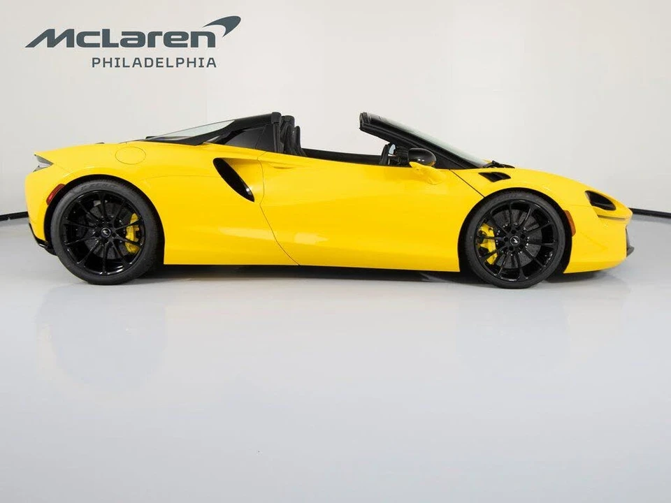 2026 McLaren Artura - Image 5 of 31
