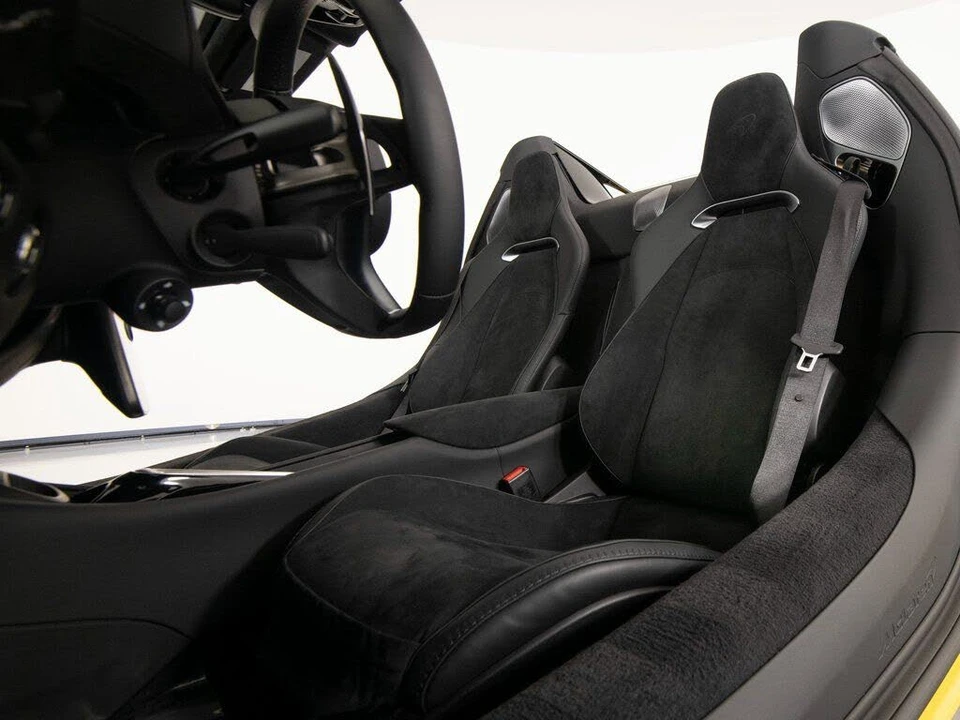 2026 McLaren Artura - Image 31 of 31