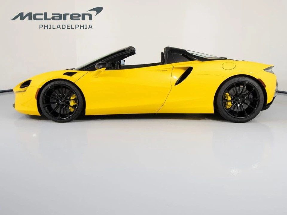 2026 McLaren Artura - Image 9 of 31