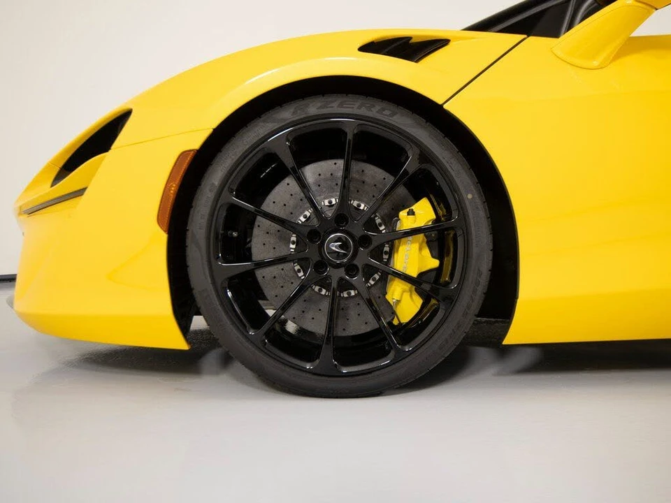 2026 McLaren Artura - Image 10 of 31