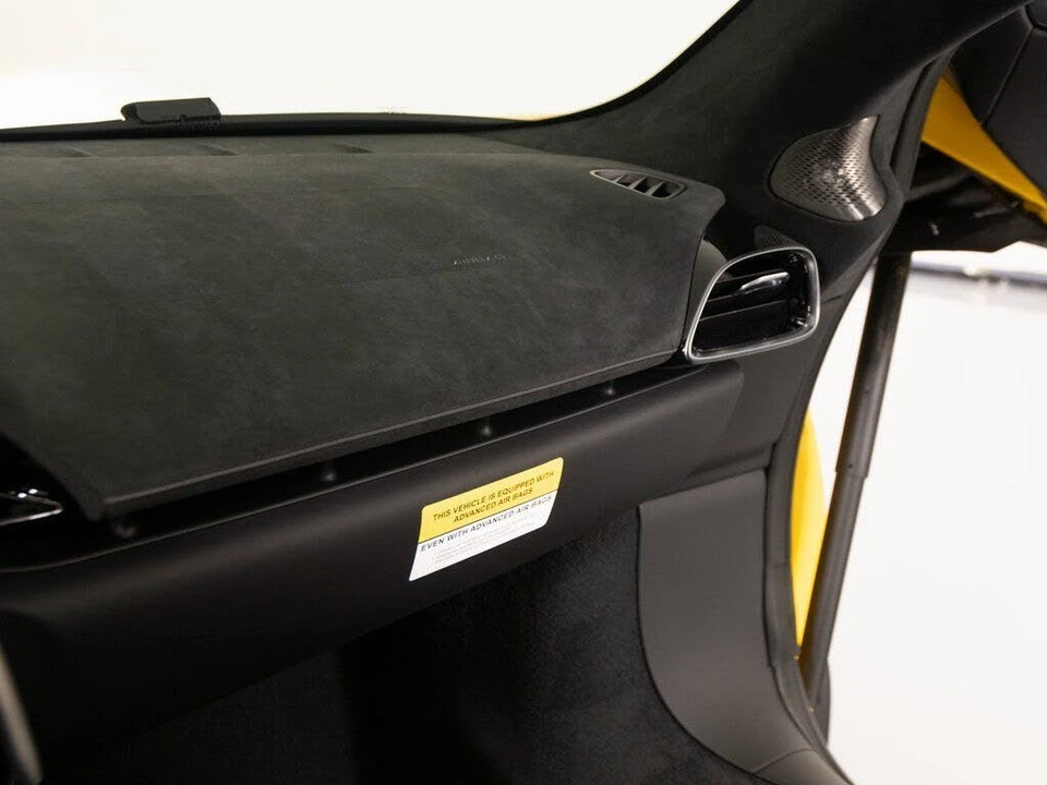 2026 McLaren Artura - Image 23 of 31