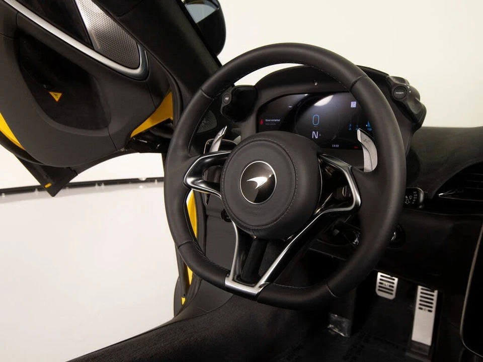 2026 McLaren Artura - Image 27 of 31