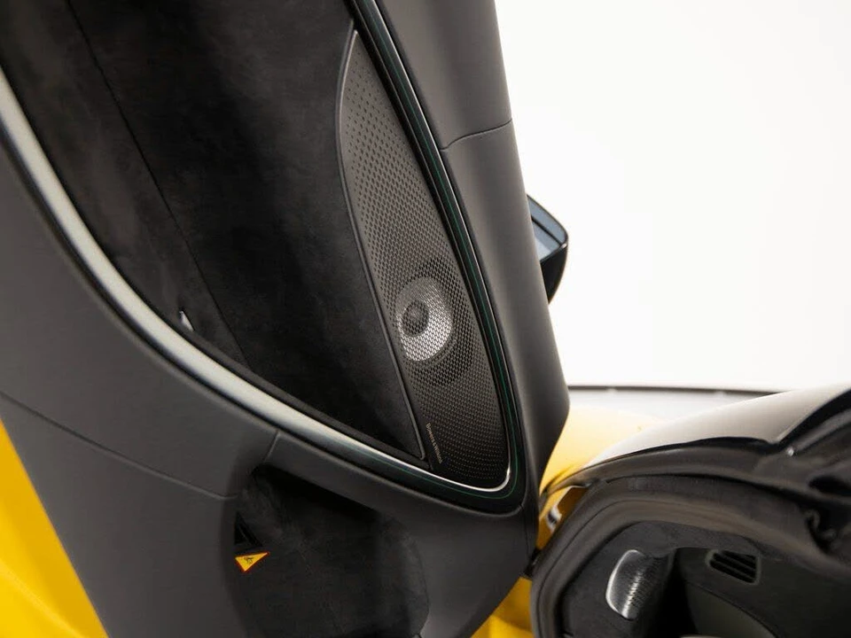 2026 McLaren Artura - Image 13 of 31