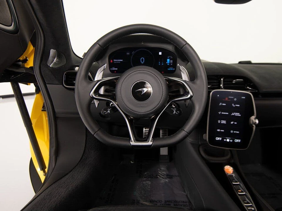 2026 McLaren Artura - Image 16 of 31
