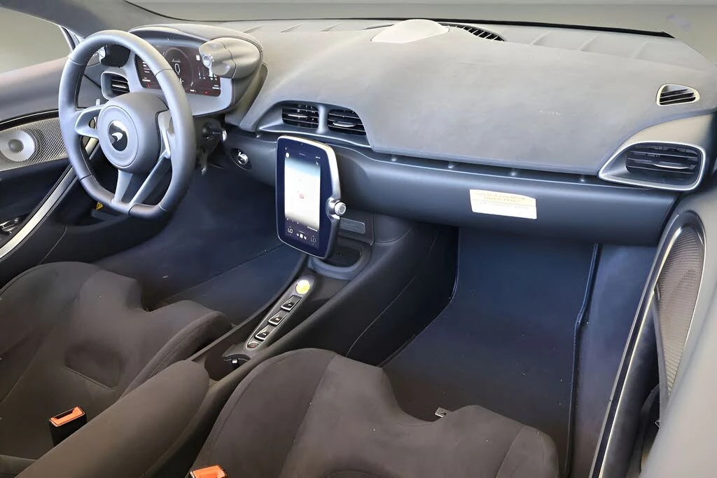 2026 McLaren Artura - Image 16 of 22