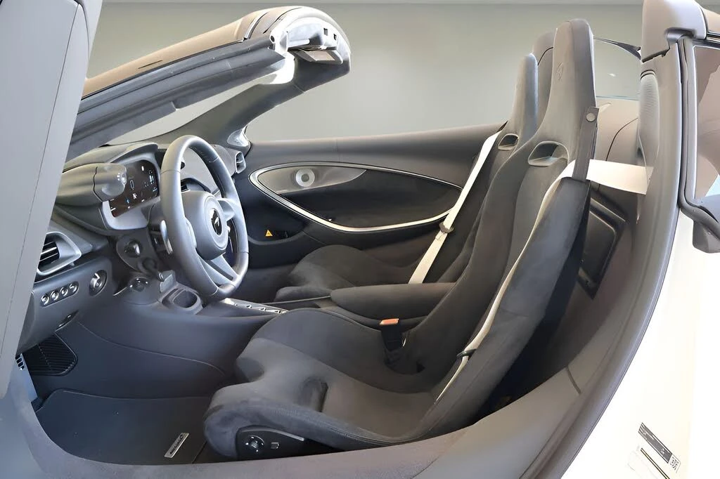 2026 McLaren Artura - Image 10 of 22