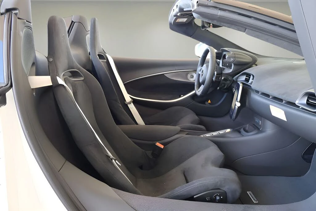 2026 McLaren Artura - Image 14 of 22