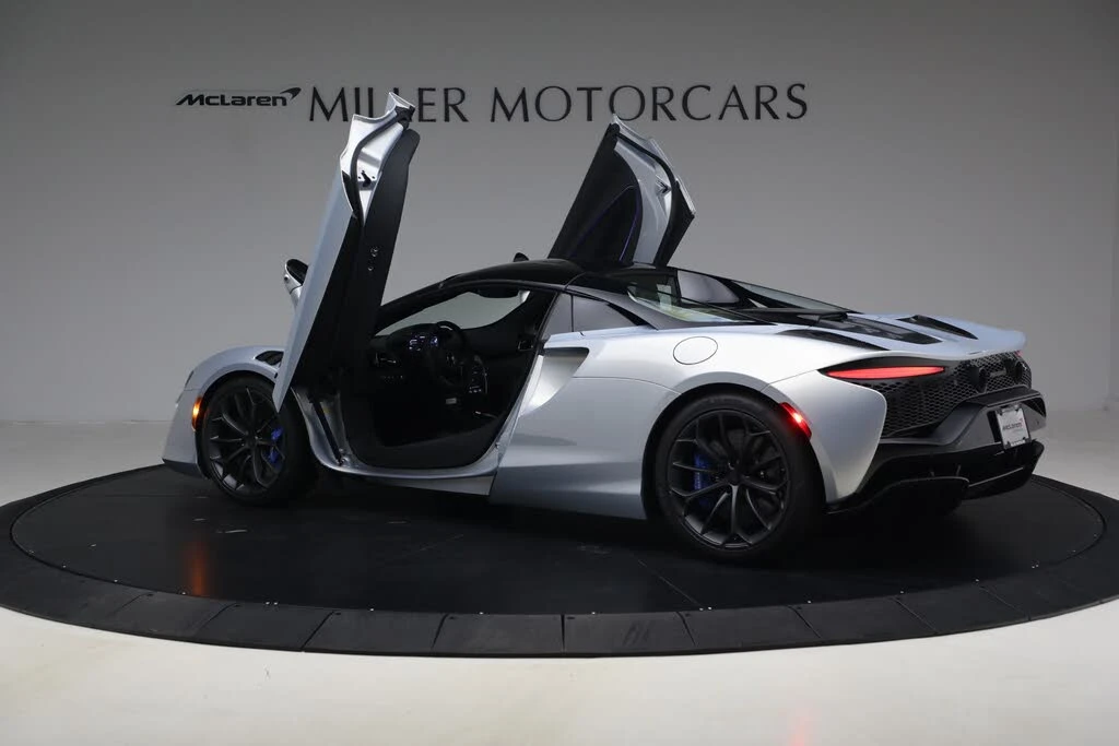 2026 McLaren Artura - Image 16 of 31