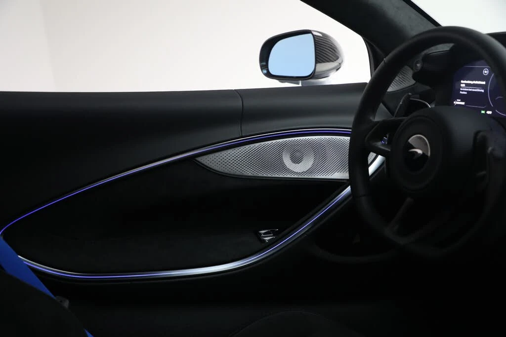 2026 McLaren Artura - Image 28 of 31