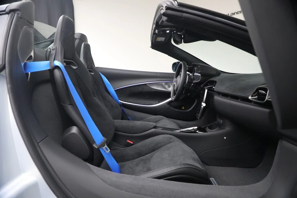 2026 McLaren Artura - Image 25 of 31