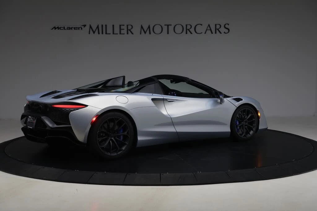 2026 McLaren Artura - Image 8 of 31