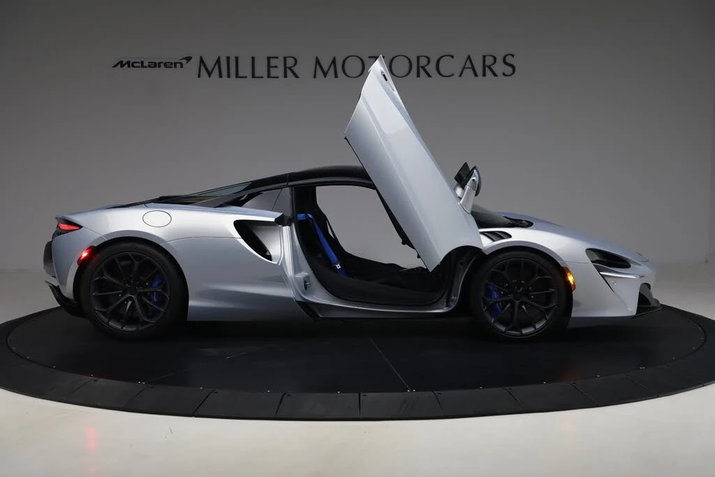 2026 McLaren Artura - Image 19 of 31