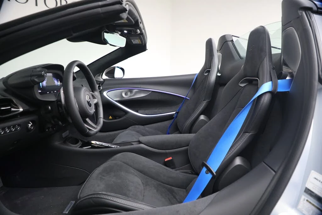 2026 McLaren Artura - Image 22 of 31