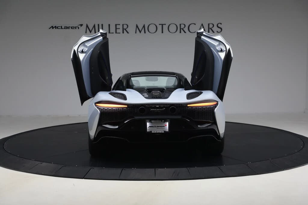 2026 McLaren Artura - Image 17 of 31