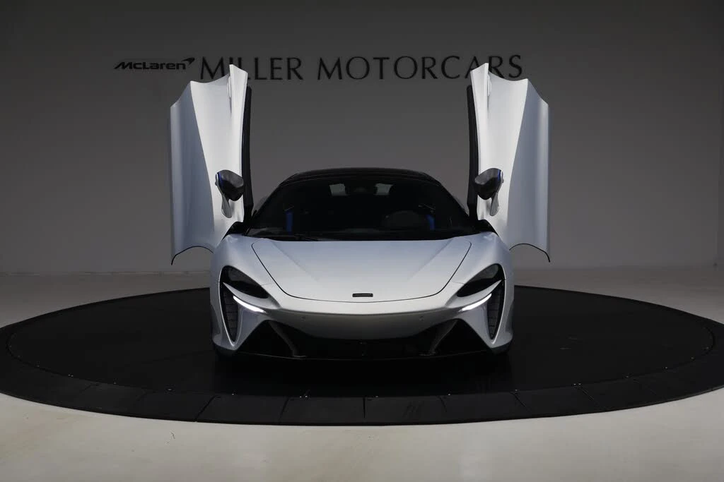 2026 McLaren Artura - Image 13 of 31