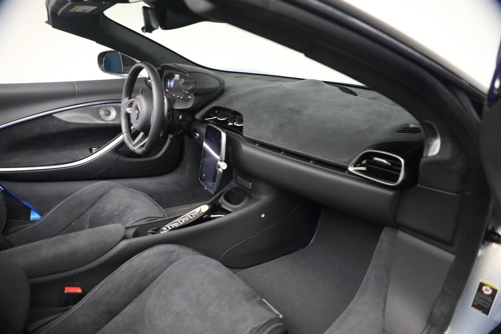 2026 McLaren Artura - Image 26 of 31