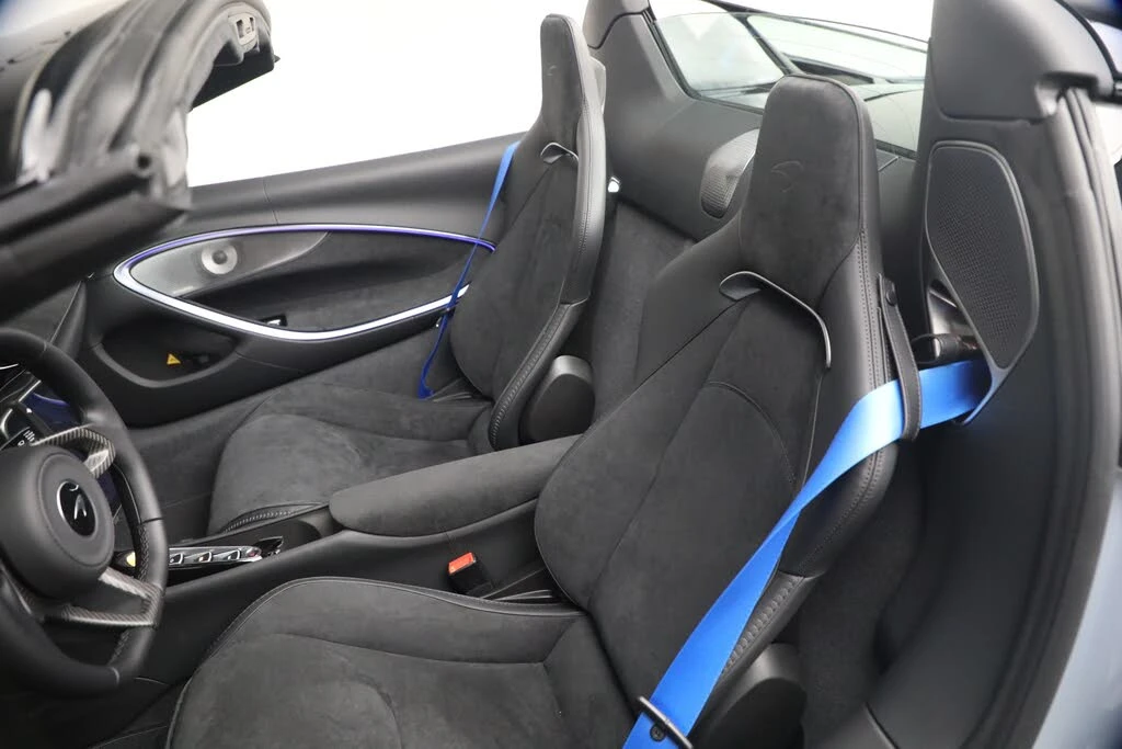 2026 McLaren Artura - Image 21 of 31