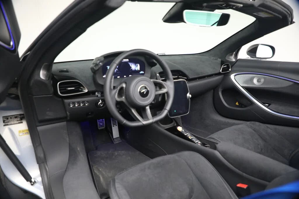 2026 McLaren Artura - Image 23 of 31