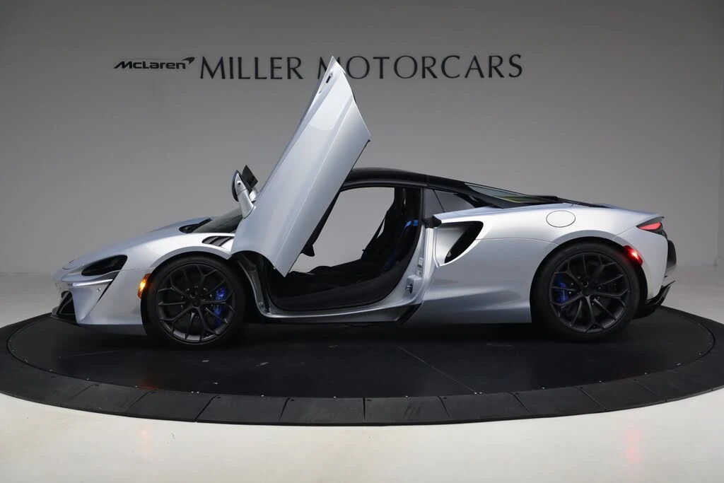 2026 McLaren Artura - Image 15 of 31