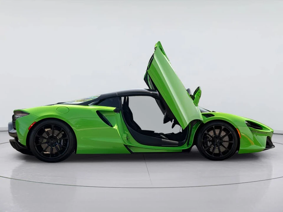 2026 McLaren Artura - Image 7 of 31