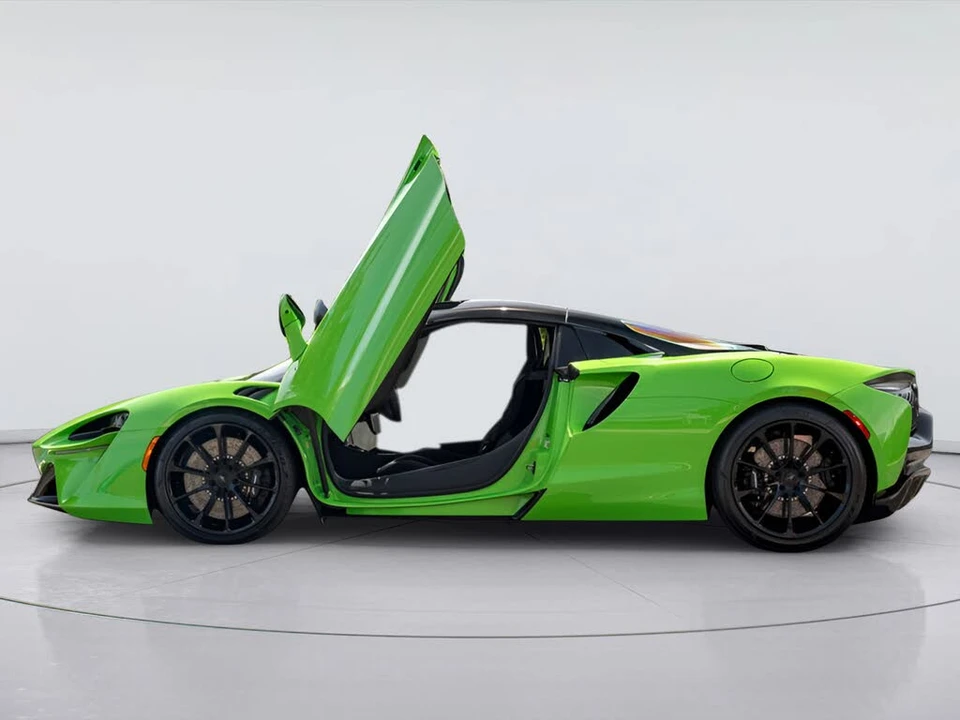 2026 McLaren Artura - Image 13 of 31