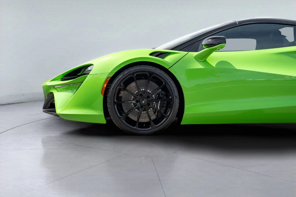 2026 McLaren Artura - Image 14 of 31