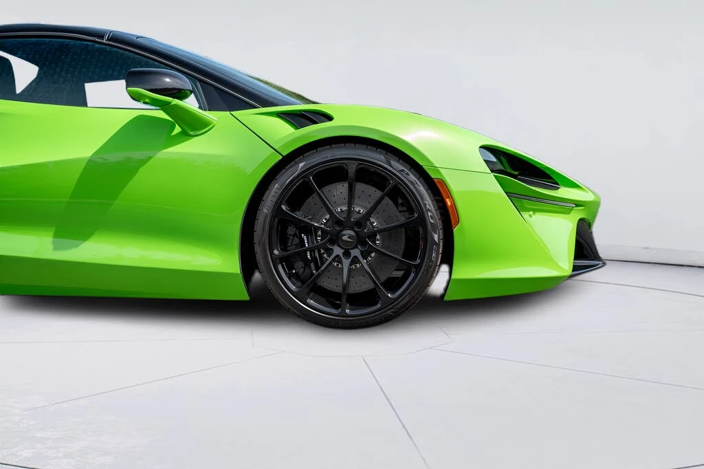 2026 McLaren Artura - Image 16 of 31