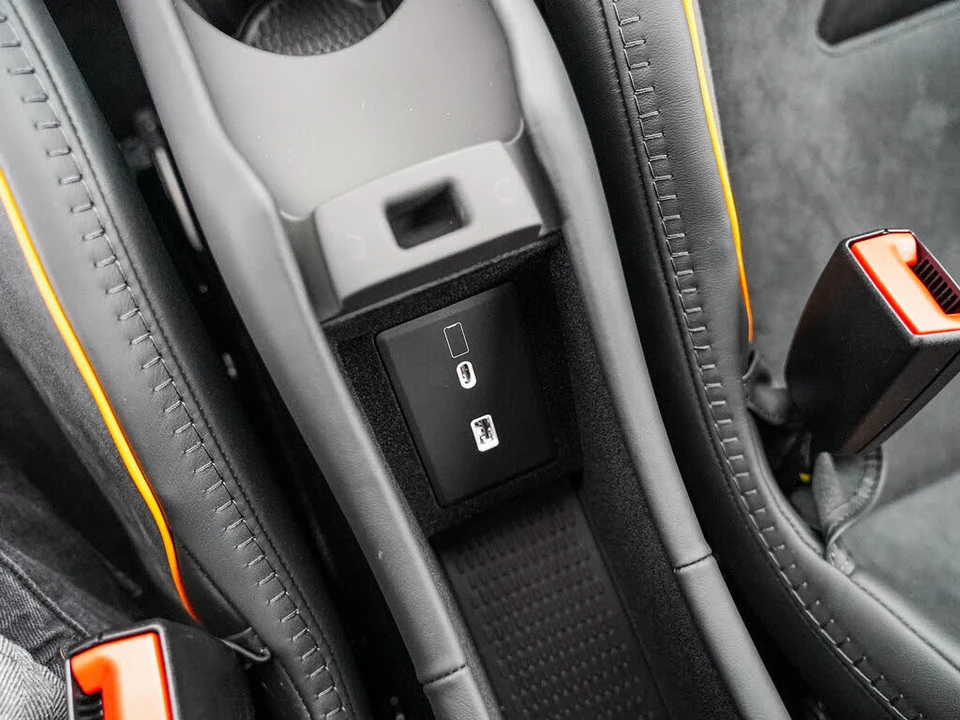2026 McLaren Artura - Image 26 of 31