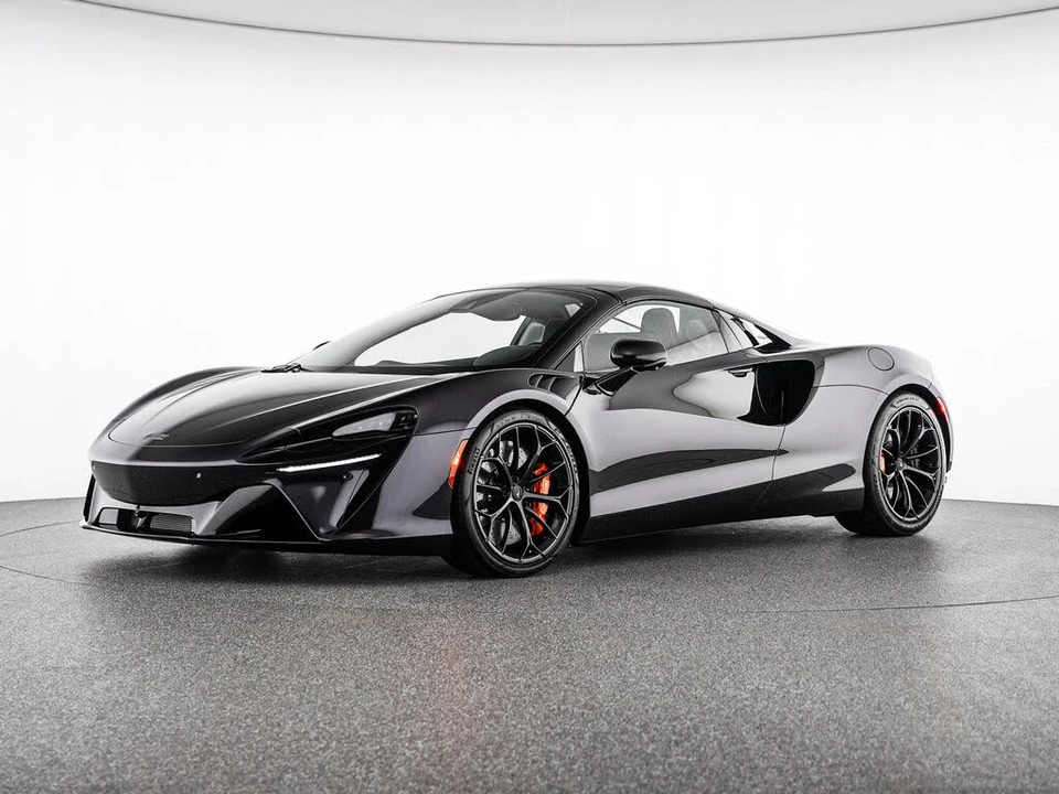 2026 McLaren Artura - Image 16 of 31