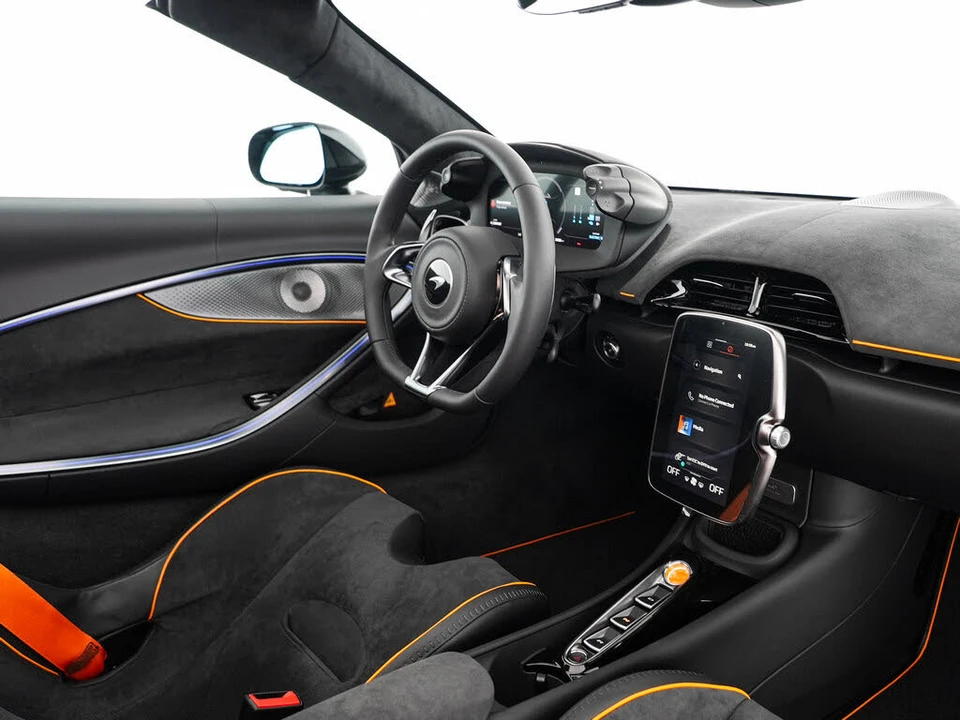 2026 McLaren Artura - Image 29 of 31