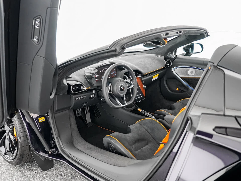 2026 McLaren Artura - Image 22 of 31