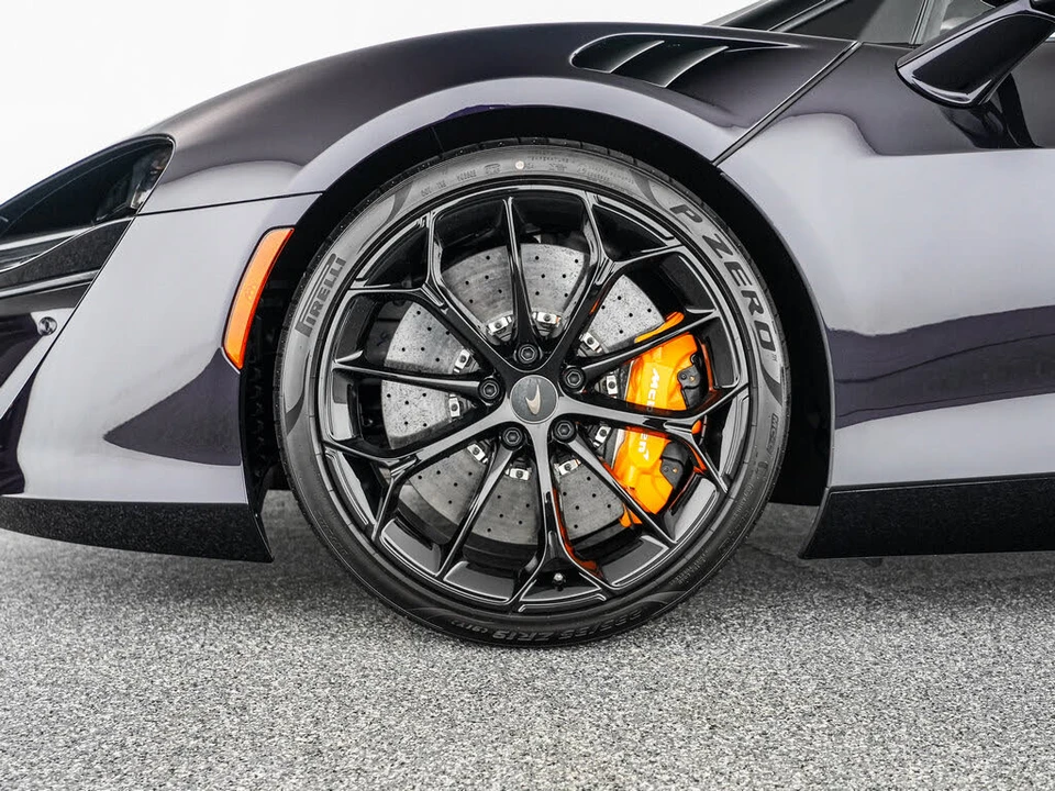 2026 McLaren Artura - Image 15 of 31