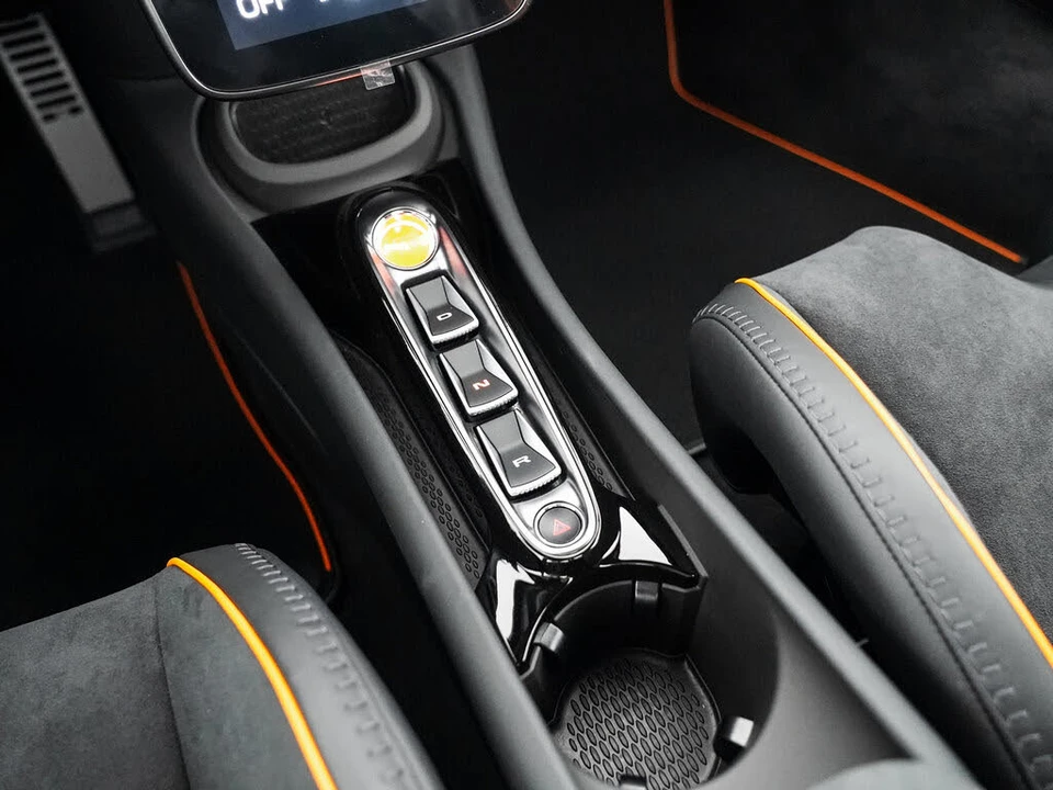 2026 McLaren Artura - Image 8 of 31