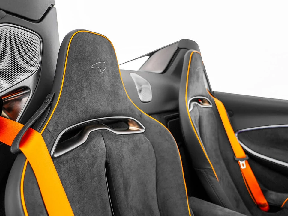2026 McLaren Artura - Image 7 of 31