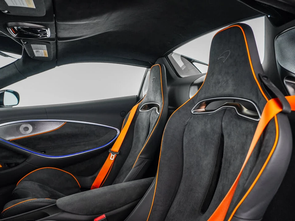 2026 McLaren Artura - Image 13 of 31