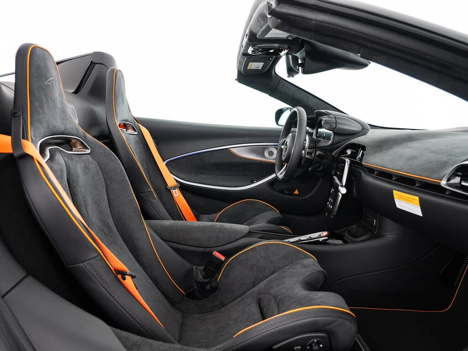 2026 McLaren Artura - Image 28 of 31