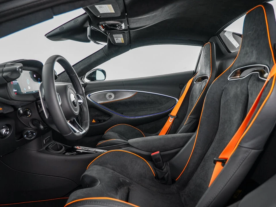 2026 McLaren Artura - Image 24 of 31