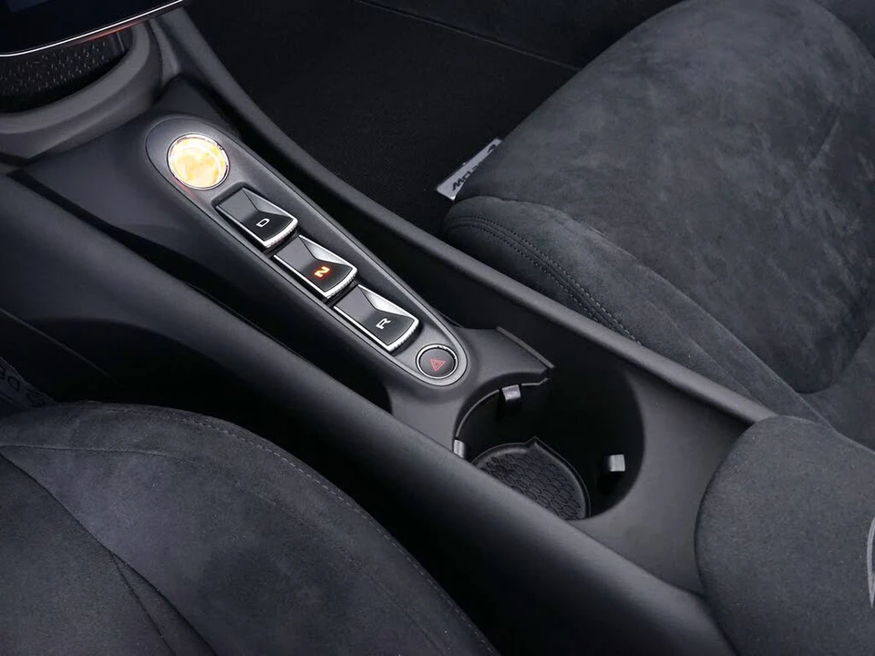 2026 McLaren Artura - Image 27 of 29