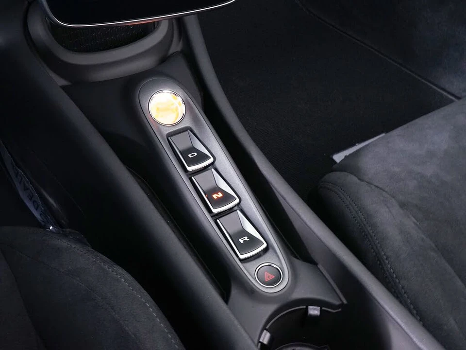 2026 McLaren Artura - Image 26 of 29