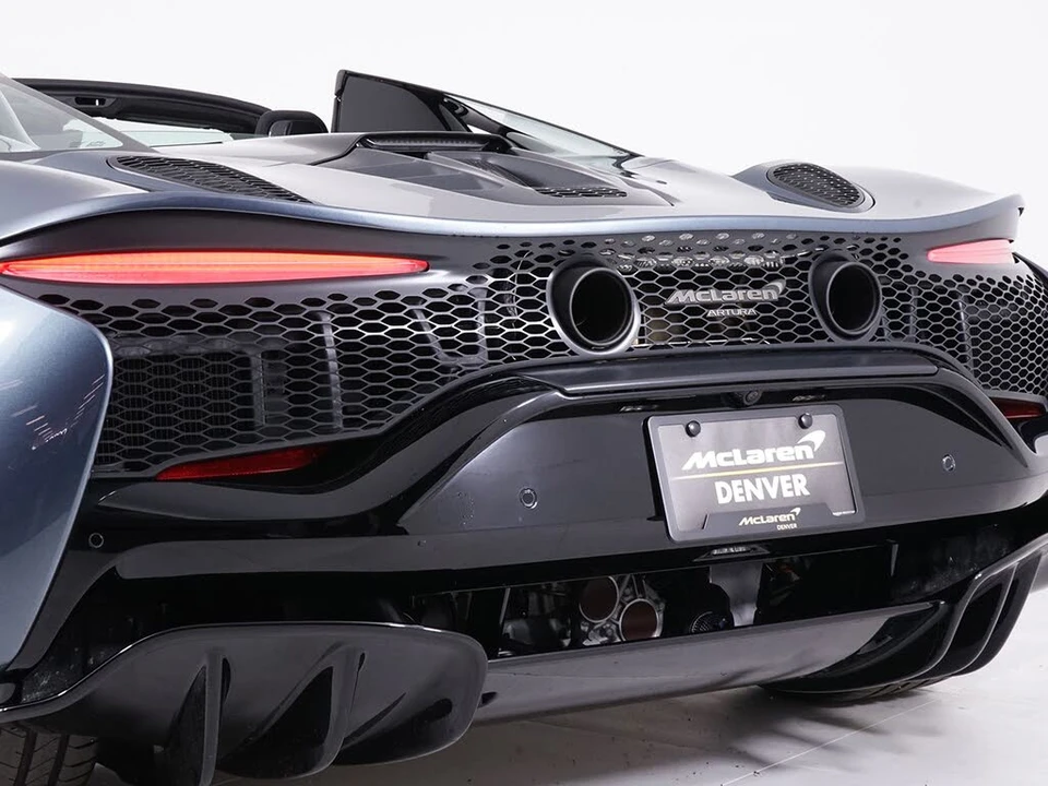 2026 McLaren Artura - Image 19 of 29