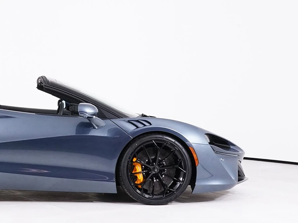 2026 McLaren Artura - Image 17 of 29