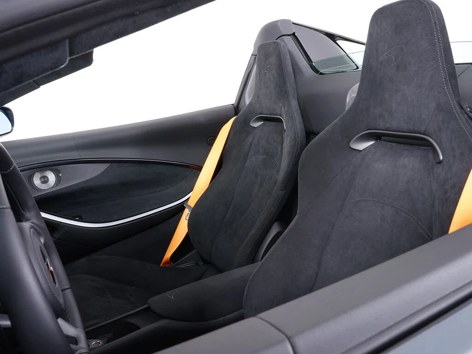 2026 McLaren Artura - Image 23 of 29