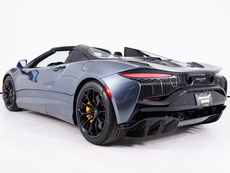 2026 McLaren Artura - Image 18 of 29