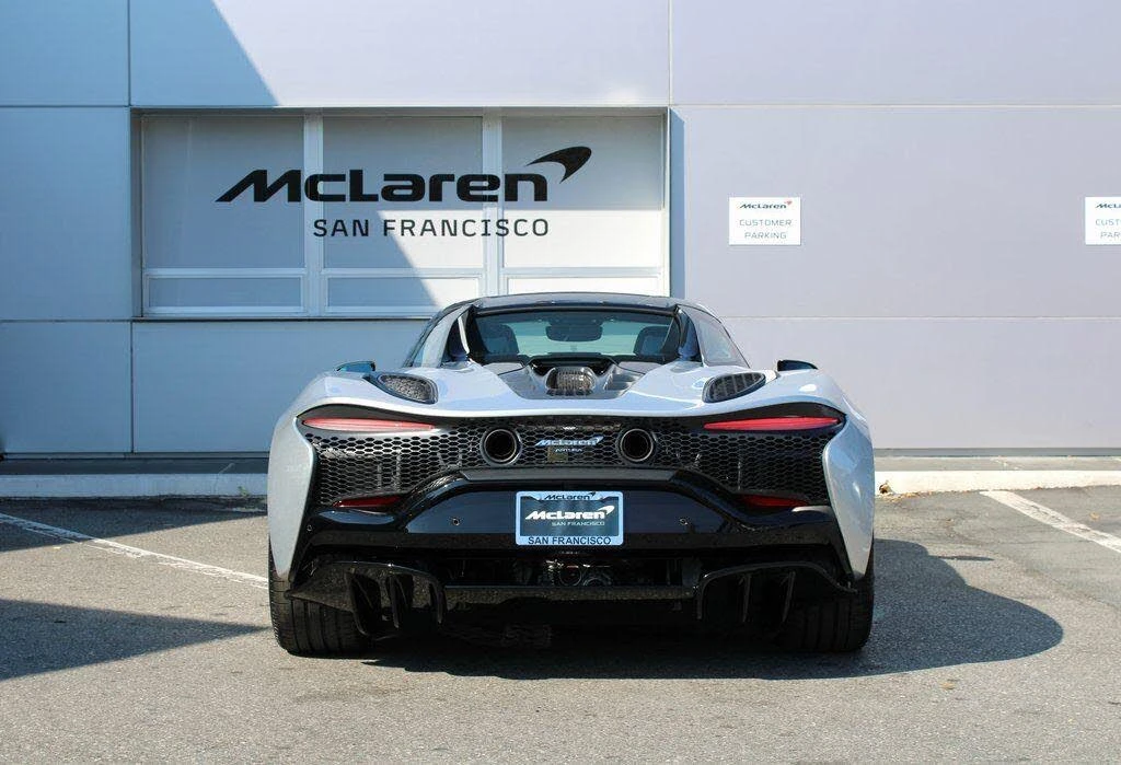 2026 McLaren Artura - Image 22 of 31