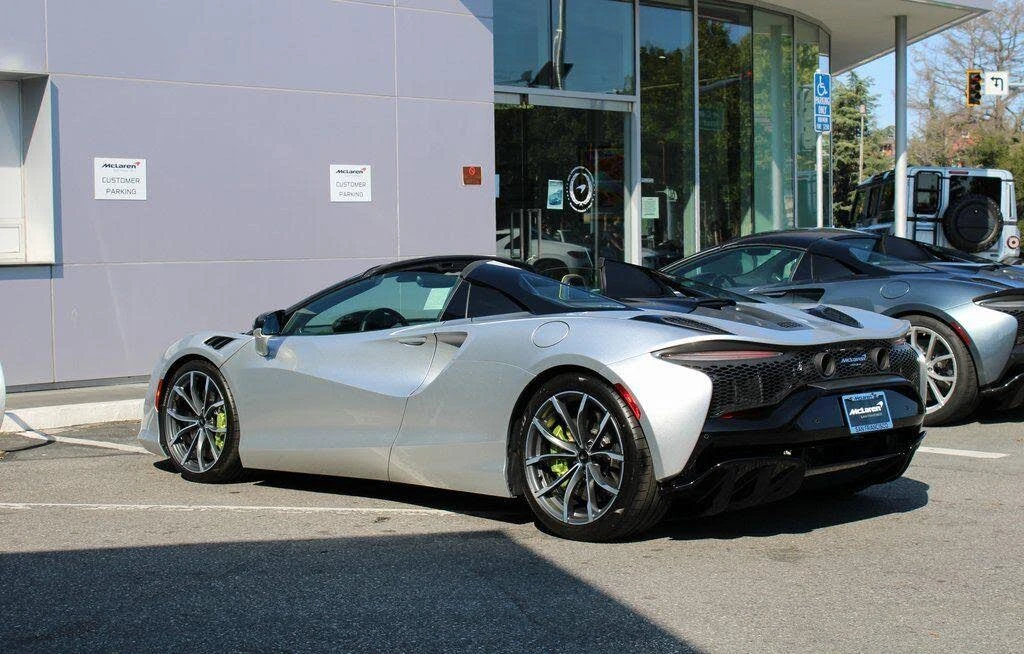 2026 McLaren Artura - Image 27 of 31