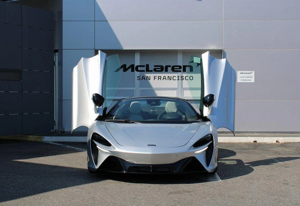2026 McLaren Artura - Image 9 of 31
