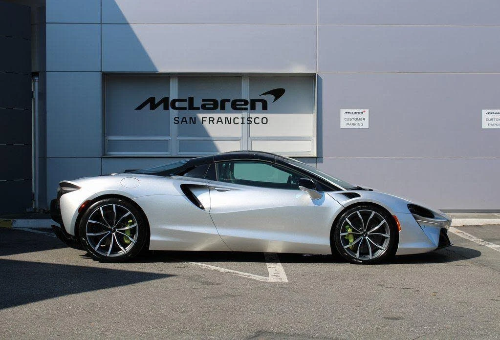 2026 McLaren Artura - Image 19 of 31