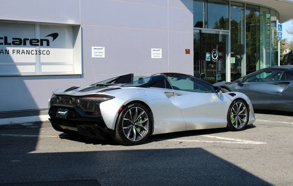 2026 McLaren Artura - Image 13 of 31