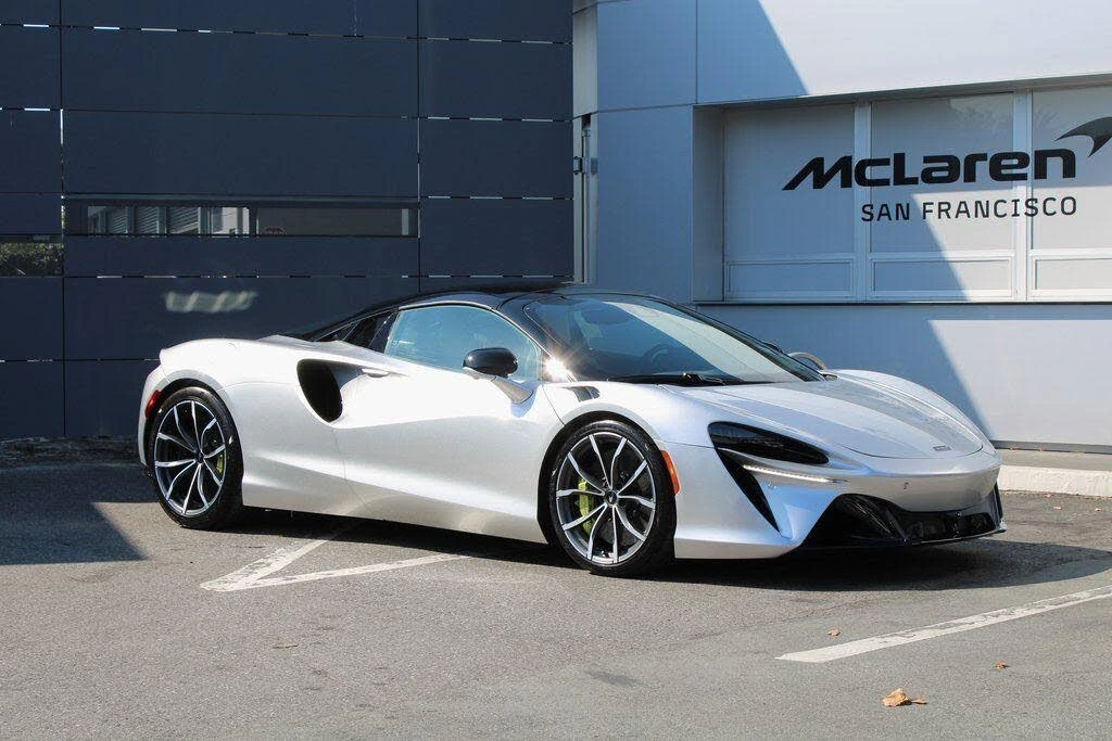 2026 McLaren Artura - Image 20 of 31