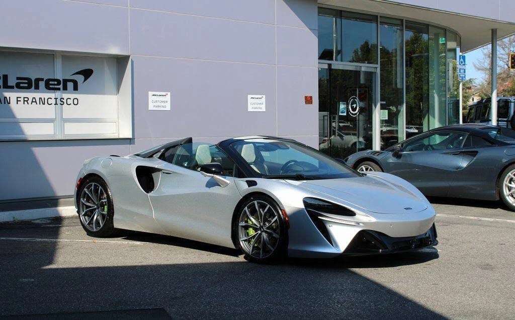 2026 McLaren Artura - Image 12 of 31